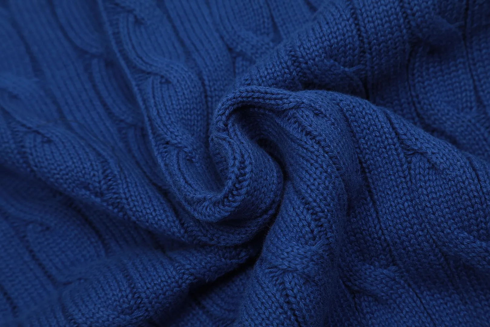 🅿️176 "Top quality" Style number: DS021# (not off the shelves all year round) [Ralph Lauren round neck cardigan solid color pony embroidered logo knitted short sleeves] ✅Ralph Lauren classic basic versatile all-season cardigan knitted short sleeves ✅Main supplier platform live broadcast Wholesale entities Replenish when out of stock Not off the shelves ✅ZP quality 1:1 version Scan the code to enter the GF website Counter quality ✅Details and quality are the only one in Guangzhou. Imported quality cotton yarn, focusing on high-end, cost-effective. Needless to say good quality. ✅The version is restored to the original order. The maximum size can be worn up to 160 pounds. Loose, comfortable and stress-free.